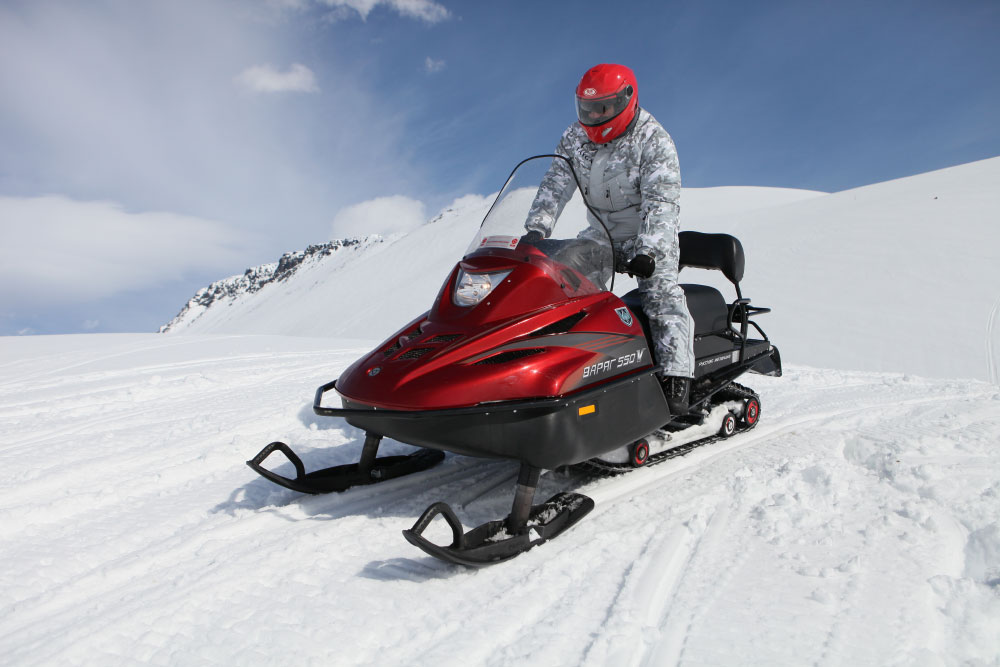 Как правильно ездить на снегоходе: подробный гайд по основам управления