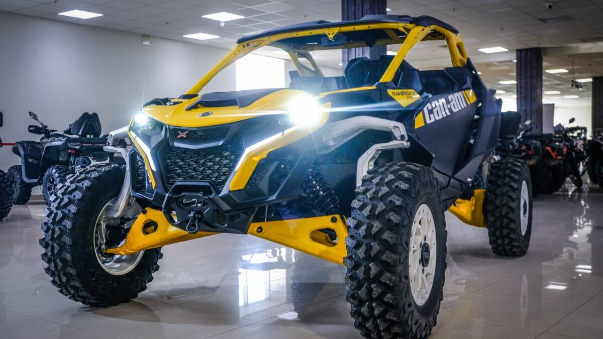 В наличии топовый багги Can-Am Maverick R X RS 999T DCT