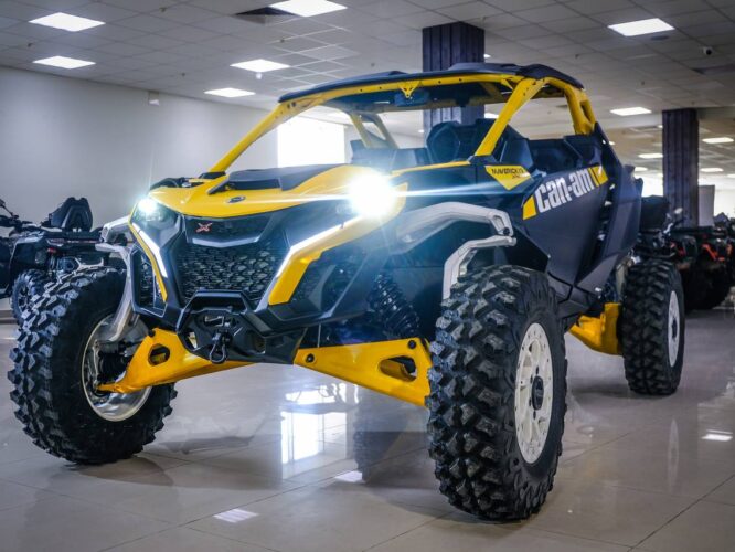 В наличии топовый багги Can-Am Maverick R X RS 999T DCT