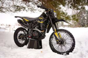 BSE Z9 Yellow Metallic T