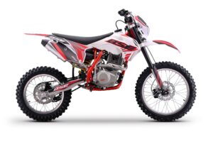 BSE Z3.00 19/16 Thorn Red/Black