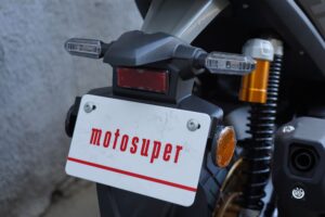 Motosuper Adviser 180 Light Grey + Gold Rims