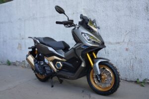 Motosuper Adviser 180 Light Grey + Gold Rims