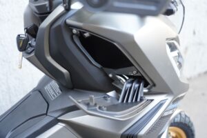 Motosuper Adviser 180 Light Grey + Gold Rims